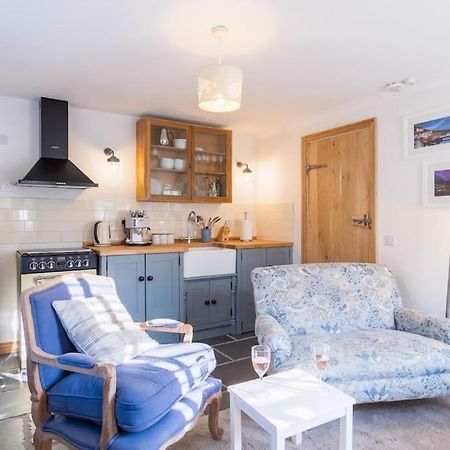 Bijou Coastal Apartment In Polperro With Onsite Parking Bagian luar foto