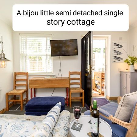 Bijou Coastal Apartment In Polperro With Hot Tub Onsite Parking Downhill Walk To Village Bagian luar foto