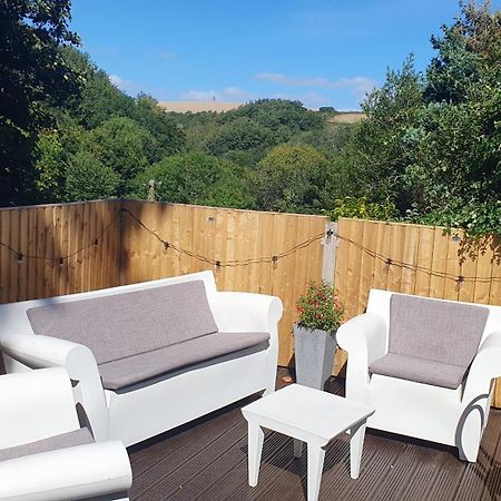 Bijou Coastal Apartment In Polperro With Hot Tub Onsite Parking Downhill Walk To Village Bagian luar foto