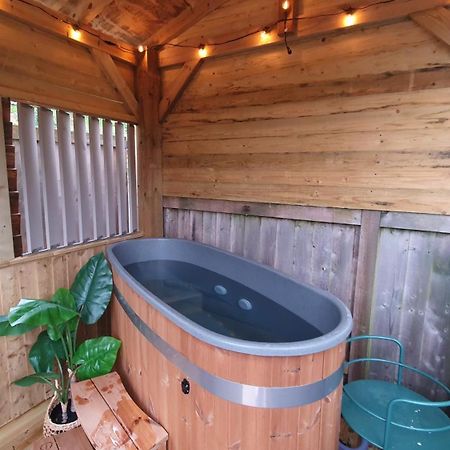 Bijou Coastal Apartment In Polperro With Hot Tub Onsite Parking Downhill Walk To Village Bagian luar foto