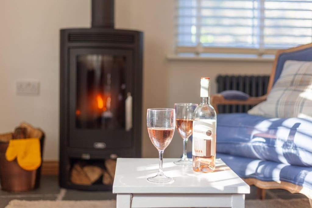 Bijou Coastal Apartment In Polperro With Hot Tub Onsite Parking Downhill Walk To Village Bagian luar foto