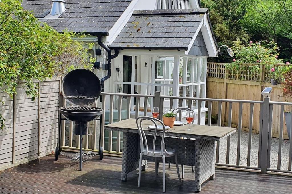 Bijou Coastal Apartment In Polperro With Hot Tub Onsite Parking Downhill Walk To Village Bagian luar foto