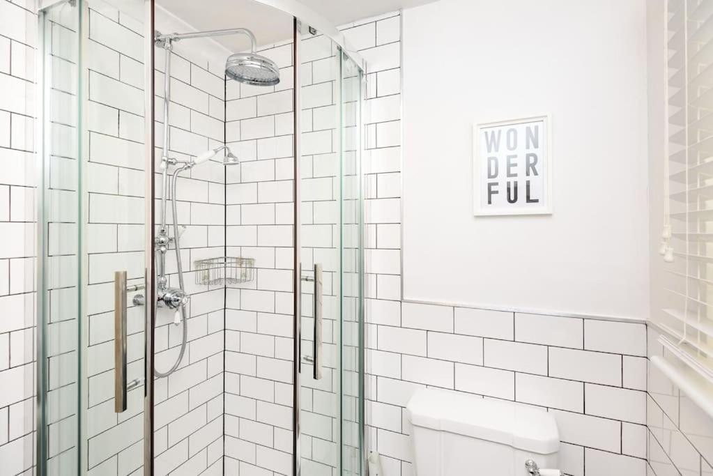 Bijou Coastal Apartment In Polperro With Hot Tub Onsite Parking Downhill Walk To Village Bagian luar foto