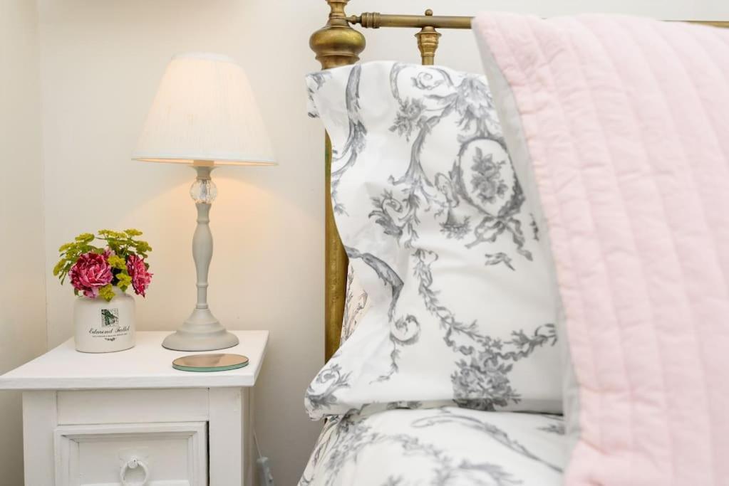 Bijou Coastal Apartment In Polperro With Hot Tub Onsite Parking Downhill Walk To Village Bagian luar foto