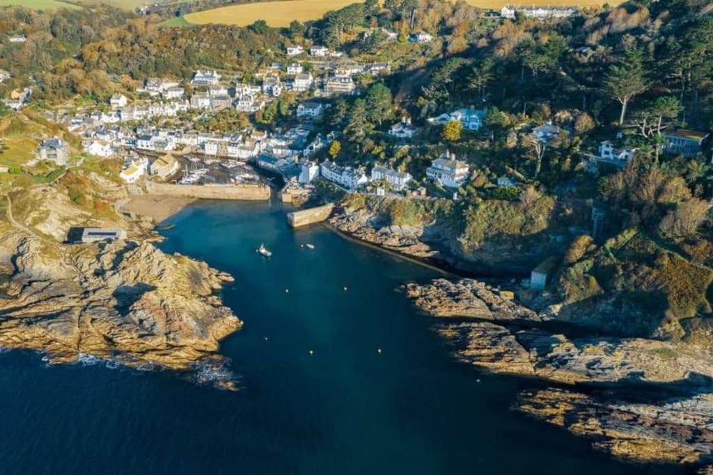 Bijou Coastal Apartment In Polperro With Hot Tub Onsite Parking Downhill Walk To Village Bagian luar foto