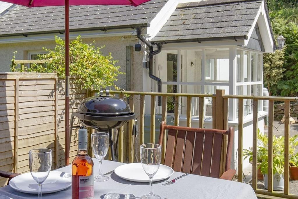 Bijou Coastal Apartment In Polperro With Hot Tub Onsite Parking Downhill Walk To Village Bagian luar foto
