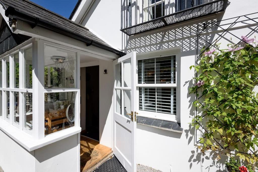 Bijou Coastal Apartment In Polperro With Hot Tub Onsite Parking Downhill Walk To Village Bagian luar foto
