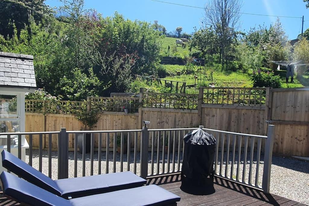Bijou Coastal Apartment In Polperro With Hot Tub Onsite Parking Downhill Walk To Village Bagian luar foto