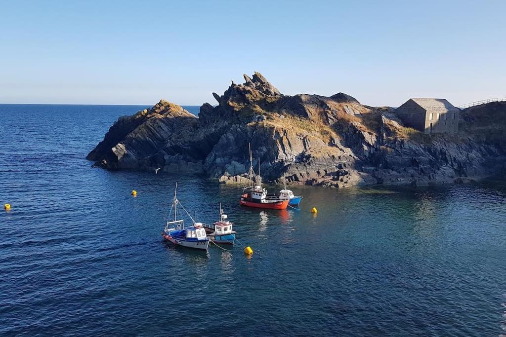 Bijou Coastal Apartment In Polperro With Hot Tub Onsite Parking Downhill Walk To Village Bagian luar foto