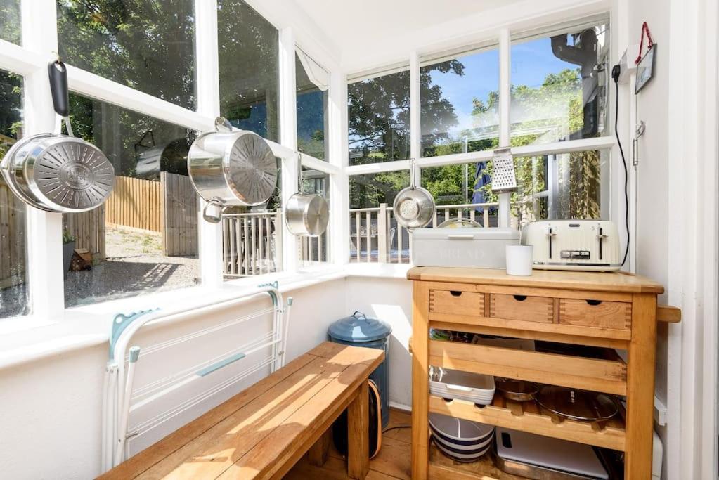 Bijou Coastal Apartment In Polperro With Hot Tub Onsite Parking Downhill Walk To Village Bagian luar foto