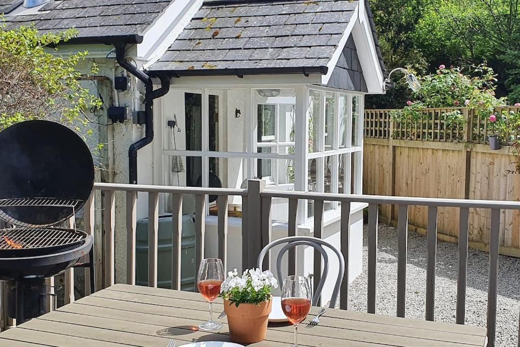 Bijou Coastal Apartment In Polperro With Hot Tub Onsite Parking Downhill Walk To Village Bagian luar foto