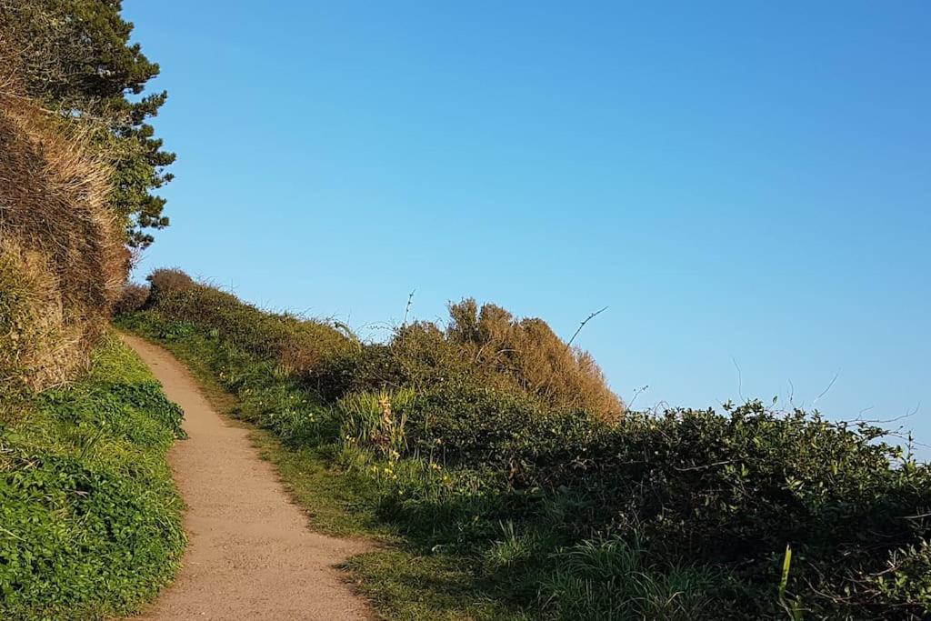 Bijou Coastal Apartment In Polperro With Hot Tub Onsite Parking Downhill Walk To Village Bagian luar foto