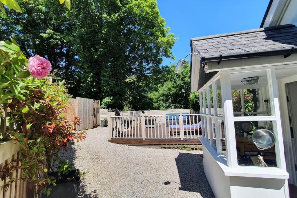 Bijou Coastal Apartment In Polperro With Hot Tub Onsite Parking Downhill Walk To Village Bagian luar foto