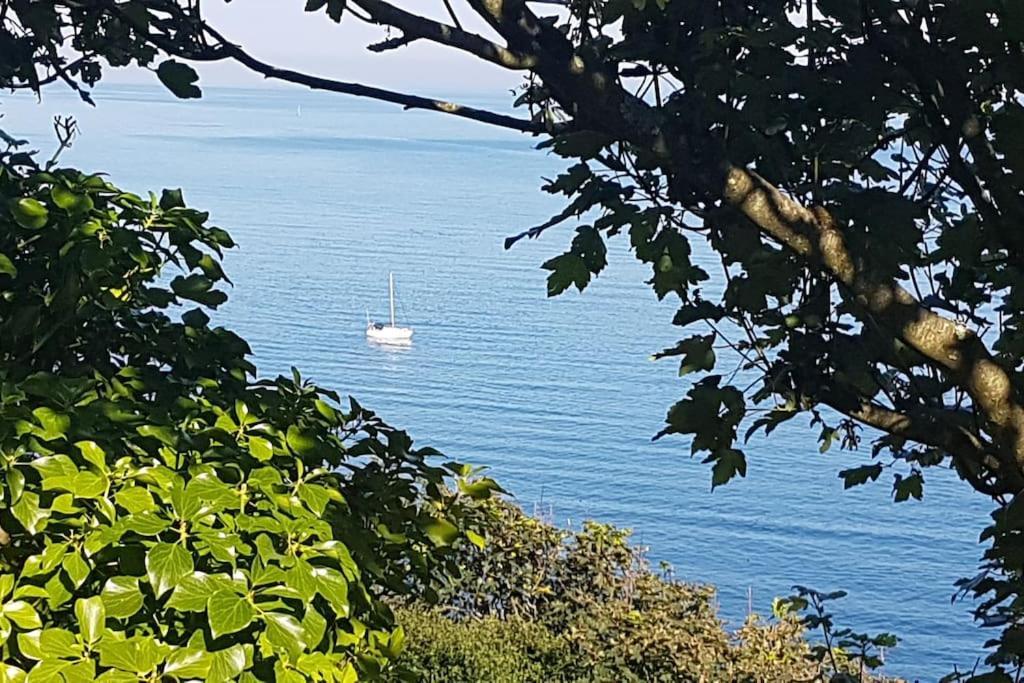 Bijou Coastal Apartment In Polperro With Hot Tub Onsite Parking Downhill Walk To Village Bagian luar foto