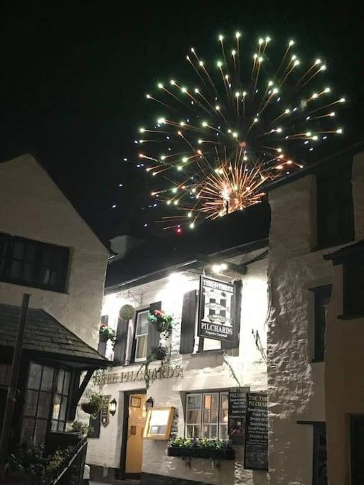 Bijou Coastal Apartment In Polperro With Hot Tub Onsite Parking Downhill Walk To Village Bagian luar foto