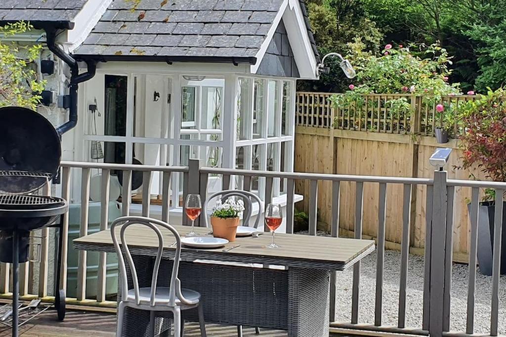 Bijou Coastal Apartment In Polperro With Hot Tub Onsite Parking Downhill Walk To Village Bagian luar foto