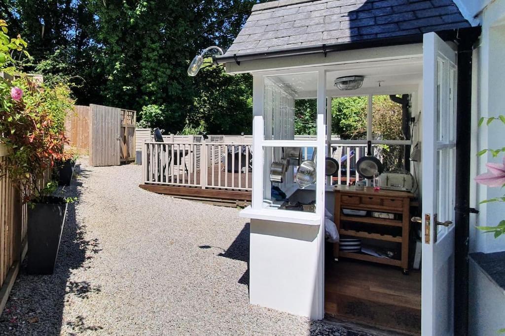 Bijou Coastal Apartment In Polperro With Hot Tub Onsite Parking Downhill Walk To Village Bagian luar foto