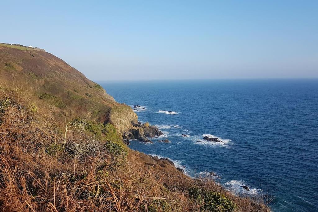 Bijou Coastal Apartment In Polperro With Hot Tub Onsite Parking Downhill Walk To Village Bagian luar foto