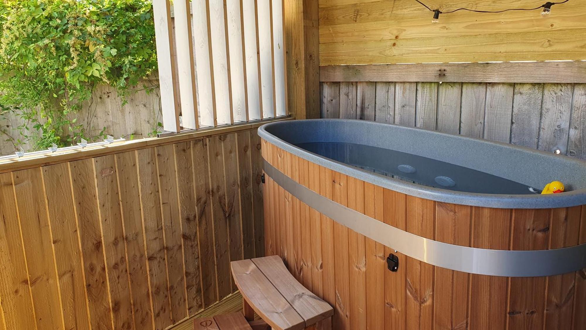 Bijou Coastal Apartment In Polperro With Hot Tub Onsite Parking Downhill Walk To Village Bagian luar foto